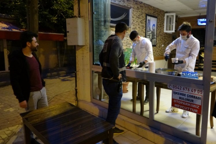 Polislere iftar yemeği s&uuml;rprizi