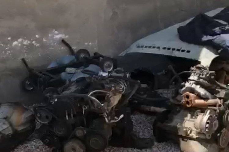 Bursa'da &ccedil;alıntı 4 otomobil par&ccedil;alanmış halde bulundu