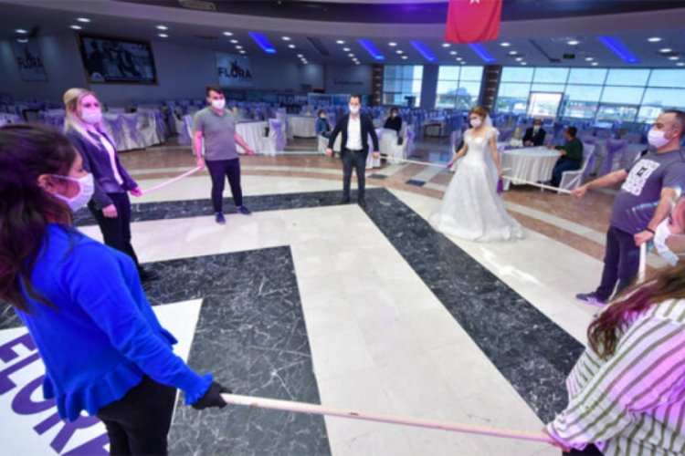 İşte corona vir&uuml;s modeli halay!