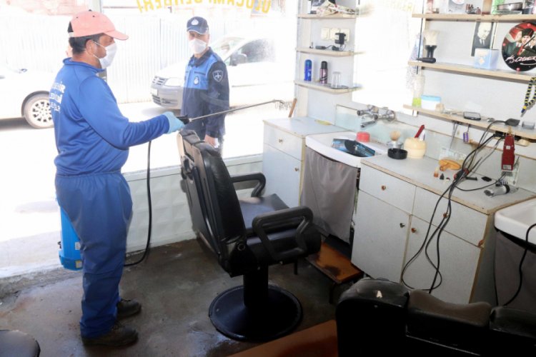 Bursa'da berber ve kuaför salonları dezenfekte edildi