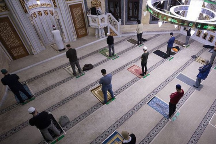 Almanya'da camiler ibadete a&ccedil;ıldı