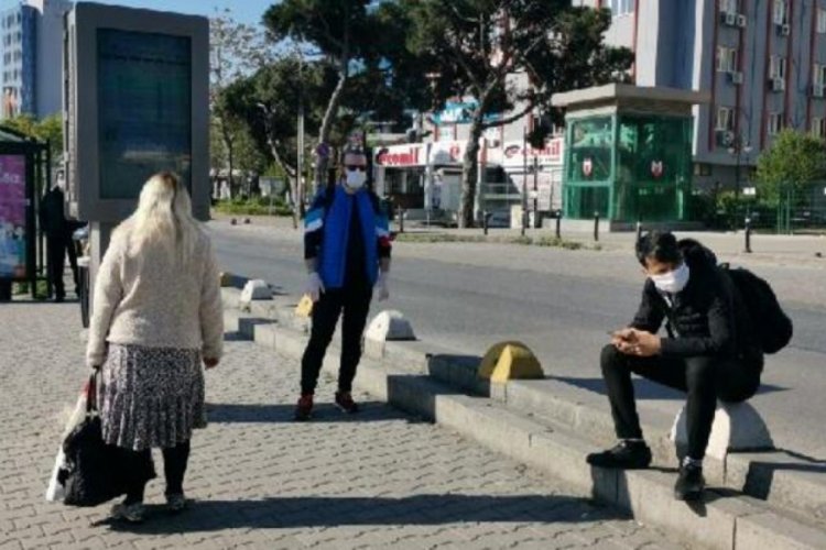 İşe gitmek i&ccedil;in dakikalarca otob&uuml;s beklediler