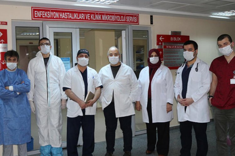 Koronavir&uuml;s&uuml; yenen 7 sağlık &ccedil;alışanı imm&uuml;n plazma bağışı yaptı