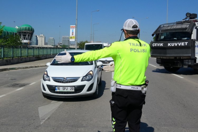 Bursa'da cadde ve meydanlar boş kaldı