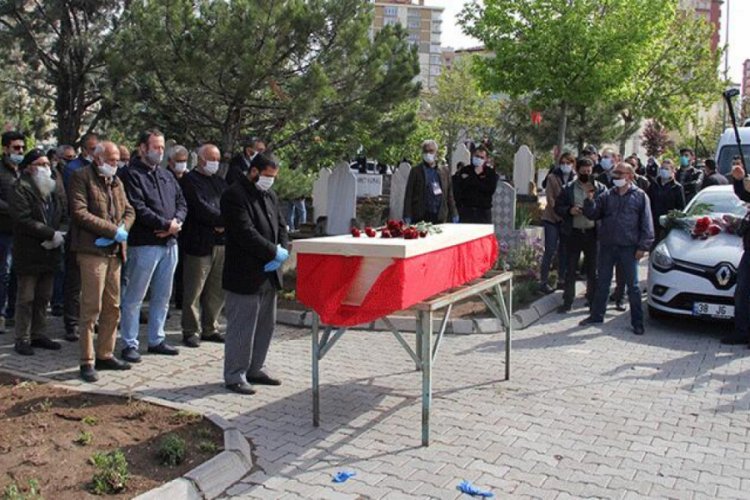 Grup Yorum &uuml;yesi G&ouml;k&ccedil;ek, Kayseri'de toprağa verildi
