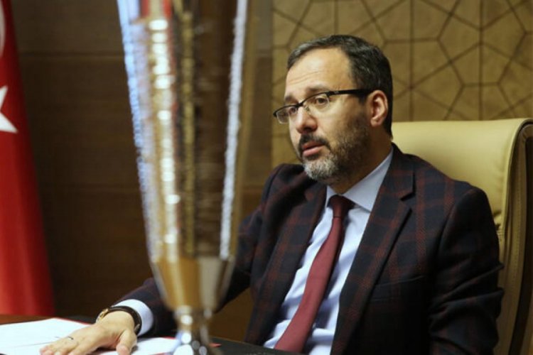 Bakan Kasapoğlu, karantinadaki Zeki &Ccedil;elik ile g&ouml;r&uuml;şt&uuml;