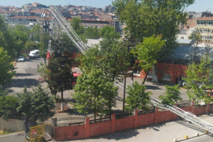 63 metrelik itfaiye merdiveni kırıldı! 1 &ouml;l&uuml;