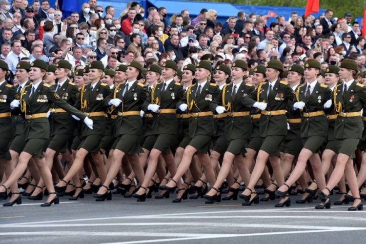 Belarus'ta Zafer G&uuml;n&uuml;'nde a&ccedil;ık t&ouml;ren