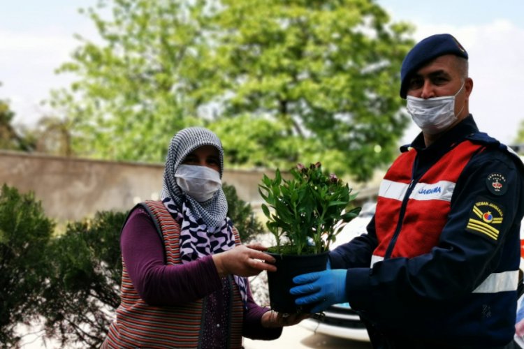 Bursa'da jandarma ekiplerinden Anneler G&uuml;n&uuml; s&uuml;rprizi