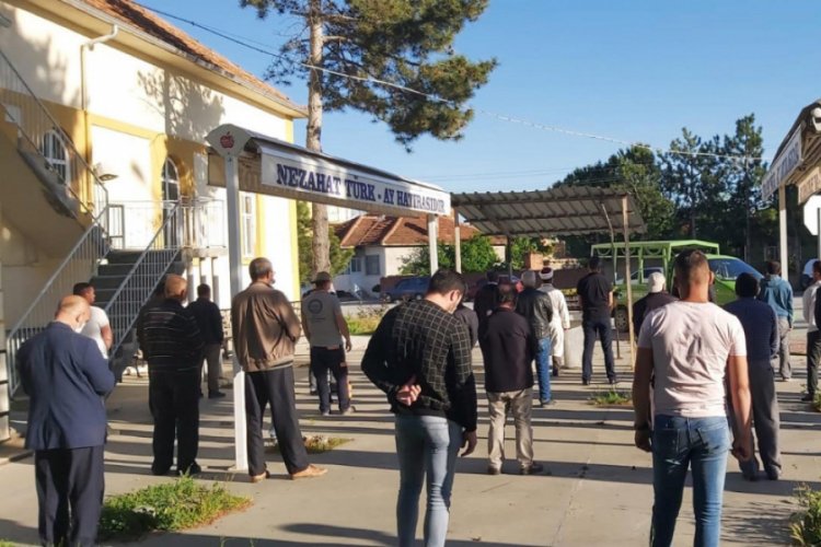 Babası tarafından &ouml;ld&uuml;r&uuml;len gen&ccedil; toprağa verildi