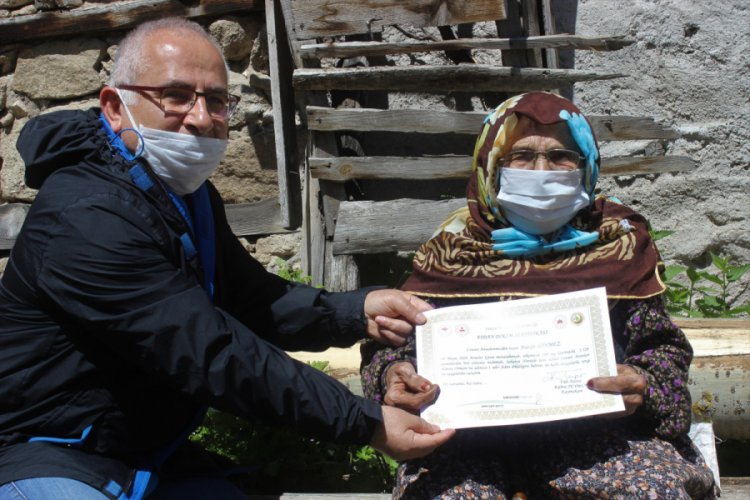 108 yaşındaki Bursalı Nazife nineye İçişleri Bakanı'ndan hediye