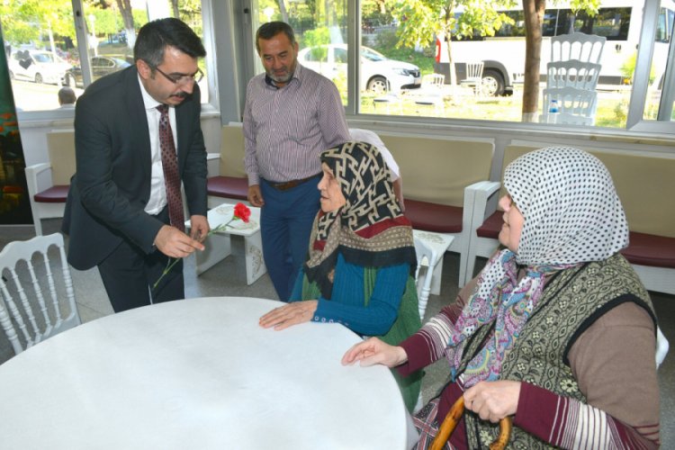 Bursa Yıldırım'da 65 yaş ve &uuml;st&uuml; vatandaşlara destek