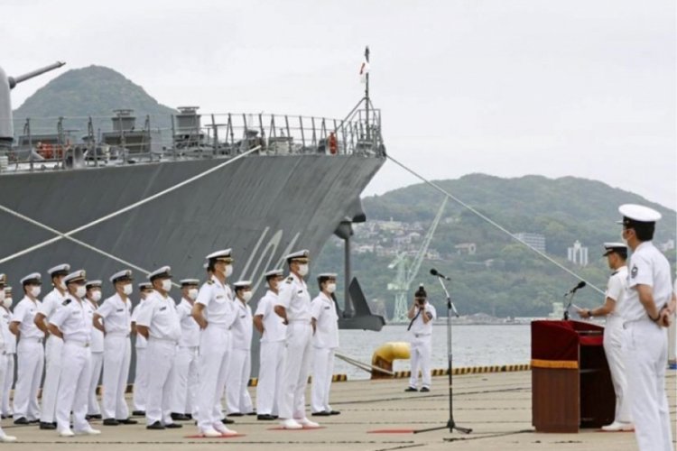 Japon savaş gemisi Orta Doğu'ya gidiyor
