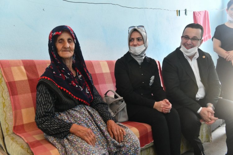 Bursa Mustafakemalpaşa Belediye Başkanı Kanar'dan annelere sürpriz ziyaret
