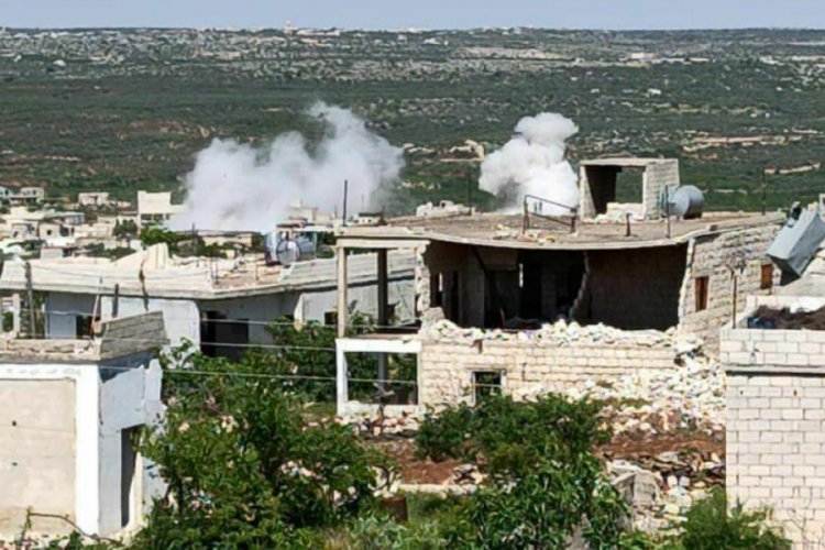 Esad rejimi İdlib'deki k&ouml;ylere saldırdı: 5 yaralı