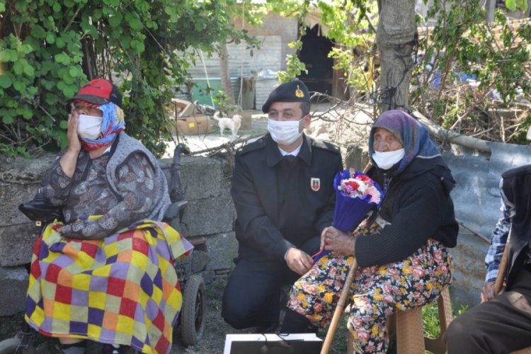 Bursa'da 120 yaşındaki anneye Anneler G&uuml;n&uuml; s&uuml;rprizi
