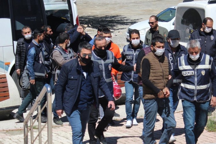 Darp ve &ccedil;ıplak fotoğrafla şantaja 6 tutuklama