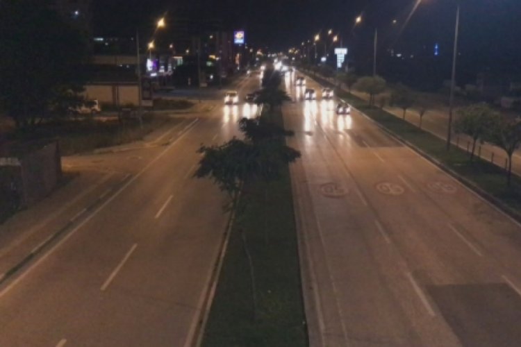 Bursa'da kısıtlamanın ardından vatandaşlar dışarı &ccedil;ıktı