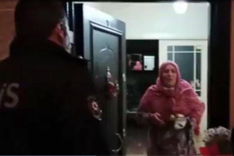 Anneler G&uuml;n&uuml;'nde polisi arayan anneye duygulandıran s&uuml;rpriz