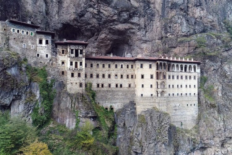 S&uuml;mela Manastırı'ndaki restorasyon &ccedil;alışmaları tekrar başladı