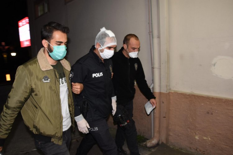 Polise taşlarla saldıran 5 ş&uuml;pheli, adli kontrolle serbest