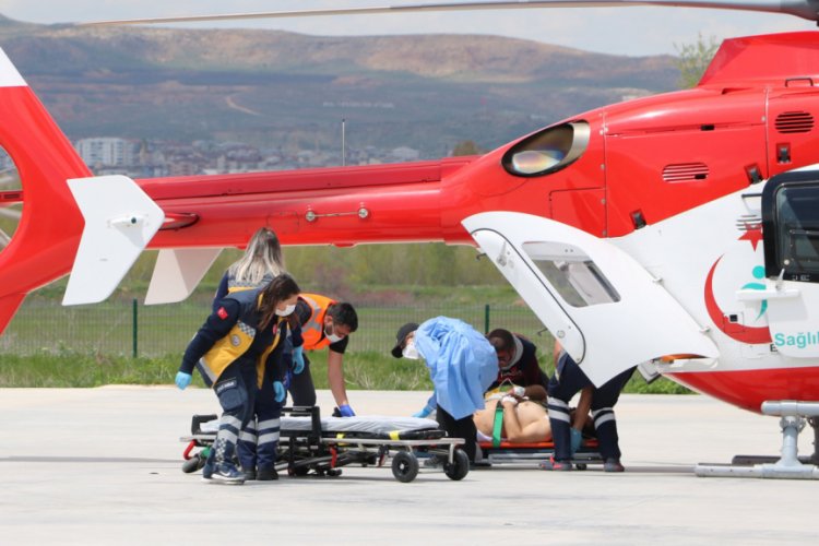 İş kazası ge&ccedil;iren iş&ccedil;iye ambulans helikopter
