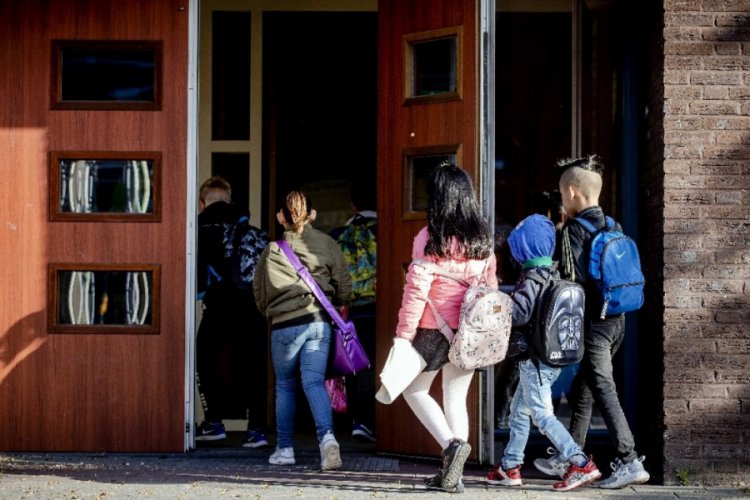 Hollanda'da normalleşme s&uuml;reci başladı