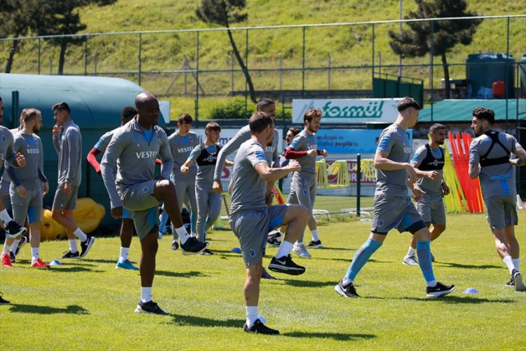 Trabzonspor, &ccedil;alışmalarını s&uuml;rd&uuml;rd&uuml;