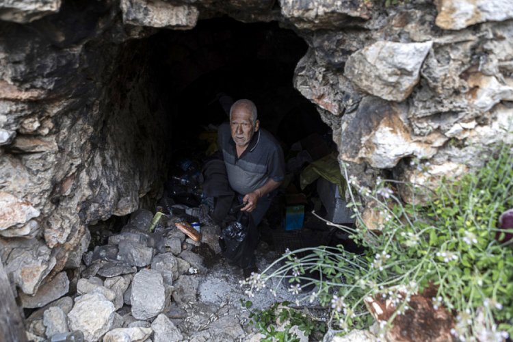 'Mersinli Robinson' 15 yıldır mağarada yaşıyor