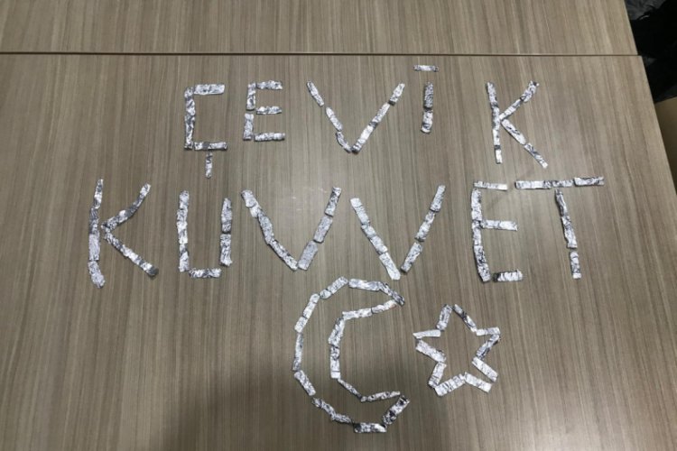 İzmir'de "dur" ihtarına uymayan ara&ccedil;tan uyuşturucu &ccedil;ıktı