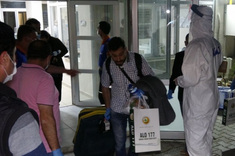 Bursa'da karantina s&uuml;resi dolan 250 vatandaş evlerine uğurlandı
