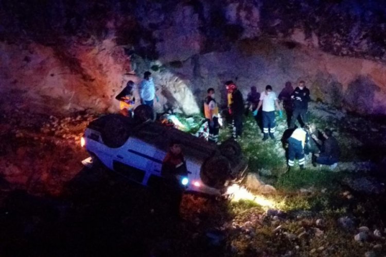 Polisten ka&ccedil;arken şarampole yuvarlandı