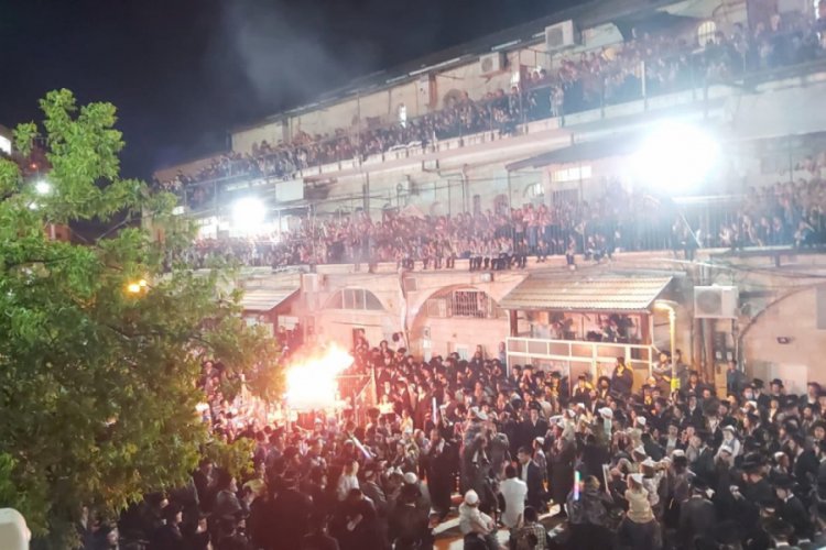 İsrail'de "sosyal mesafesiz" ayin