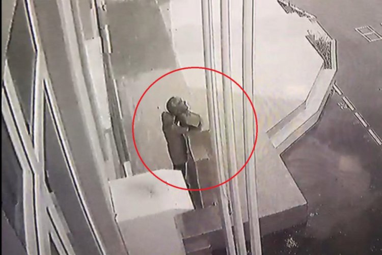 Bursa'da 8 okuldan Atat&uuml;rk b&uuml;stlerini &ccedil;alıp satan 3 kişi, tutuklandı