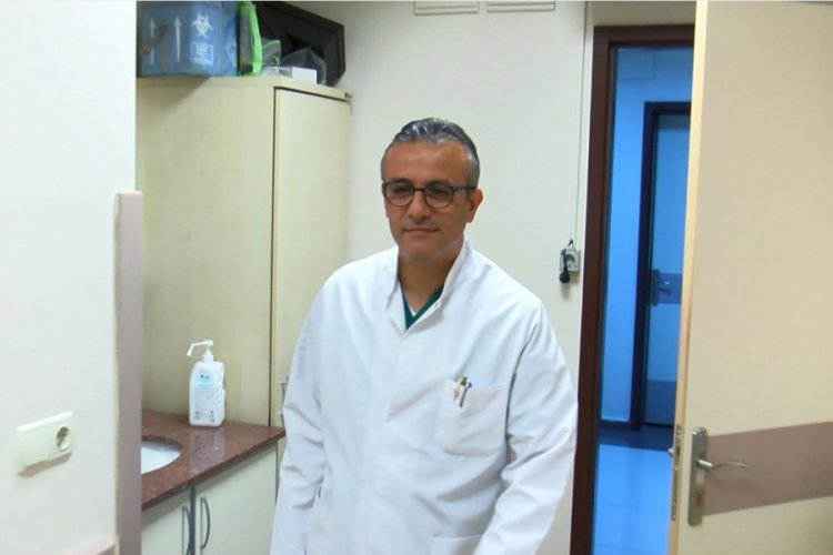 Bilim Kurulu &Uuml;yesi Tezer: G&uuml;nde elime 40 kez dezenfektan sıkıyorum