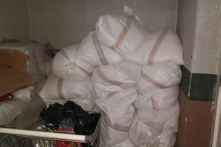 Van'da g&uuml;mr&uuml;k ka&ccedil;ağı kudret narı tozu ele ge&ccedil;irildi