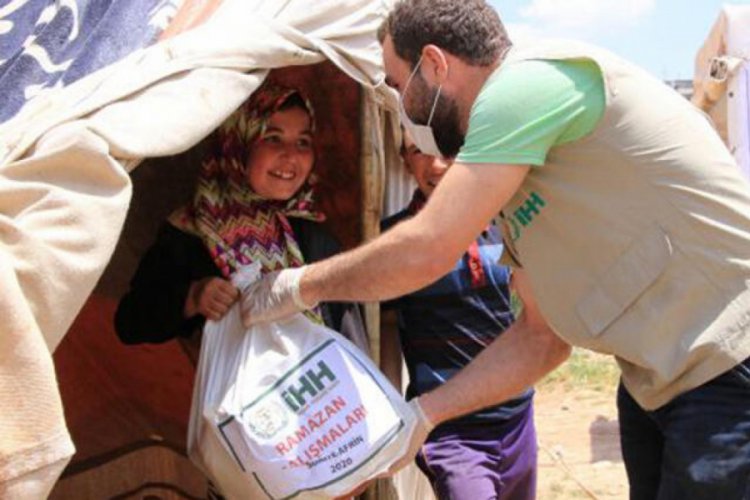 Afrin'de, 20 bin sivile ramazan i&ccedil;in gıda yardımı