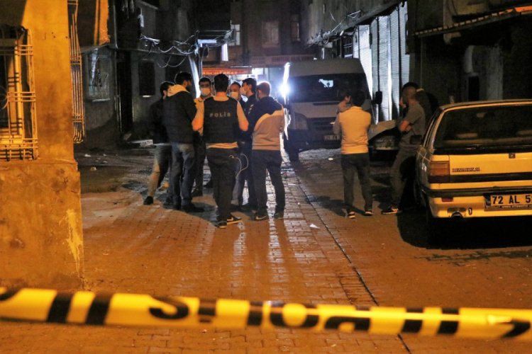 Diyarbakır'da 2 kişinin &ouml;ld&uuml;ğ&uuml; kavgaya 14 g&ouml;zaltı