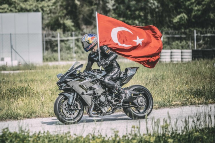Red Bull'dan Sofuoğlu'na 'K&ouml;klere D&ouml;n&uuml;ş' belgeseli