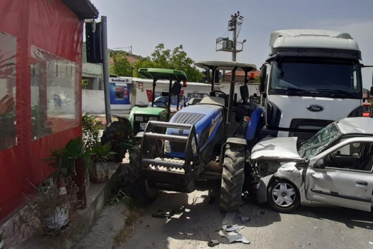 Zincirleme trafik kazası: 2 yaralı