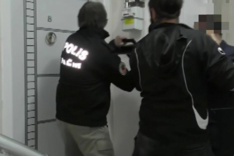 30 polisle uyuşturucu operasyonu: 3 g&ouml;zaltı