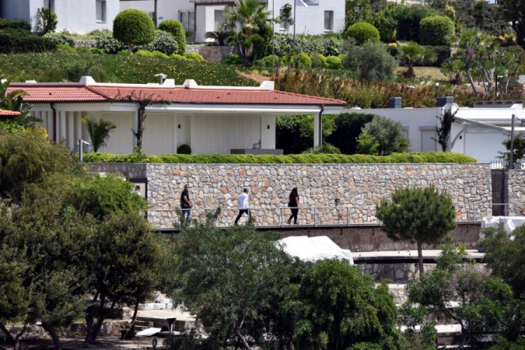 Yılmaz &Ouml;zdil'in komşularının villaları da m&uuml;h&uuml;rlendi