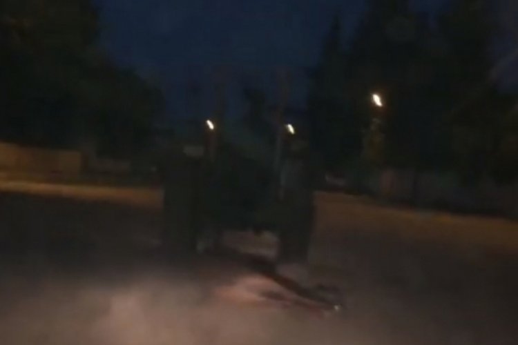 &Ouml;l&uuml; atı trakt&ouml;re bağladı, s&uuml;r&uuml;kledi
