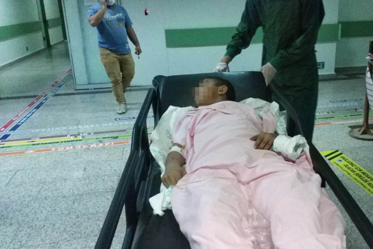 Sokakta silahlı dehşet: 1'i &ccedil;ocuk 2 yaralı