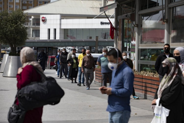 Toplumda AVM 'g&uuml;venli sosyal alan' olarak g&ouml;r&uuml;l&uuml;yor
