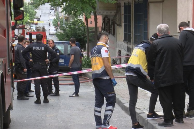 &Ccedil;atı yangınını sosyal mesafesiz izlediler