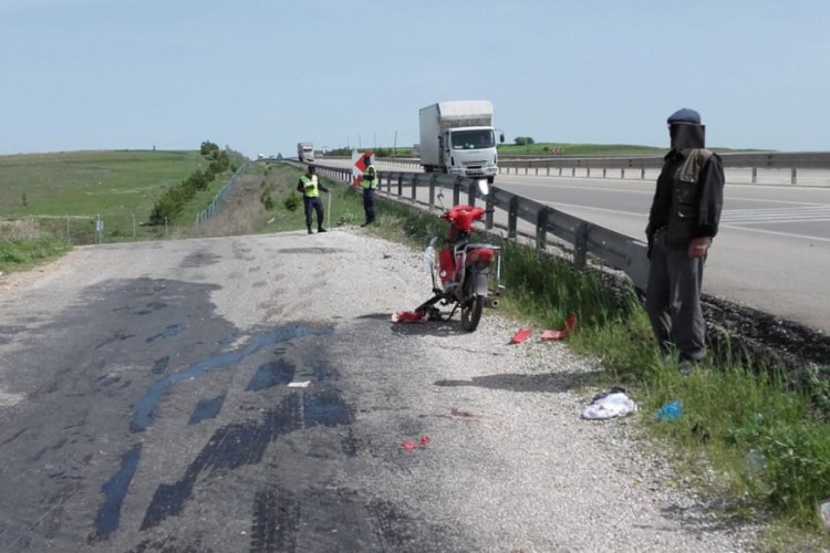 Afyonkarahisar'da motosiklet devrildi: 1 &ouml;l&uuml;, 1 yaralı