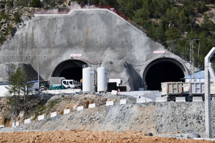 Zigana T&uuml;neli'nin y&uuml;zde 68'i tamamlandı