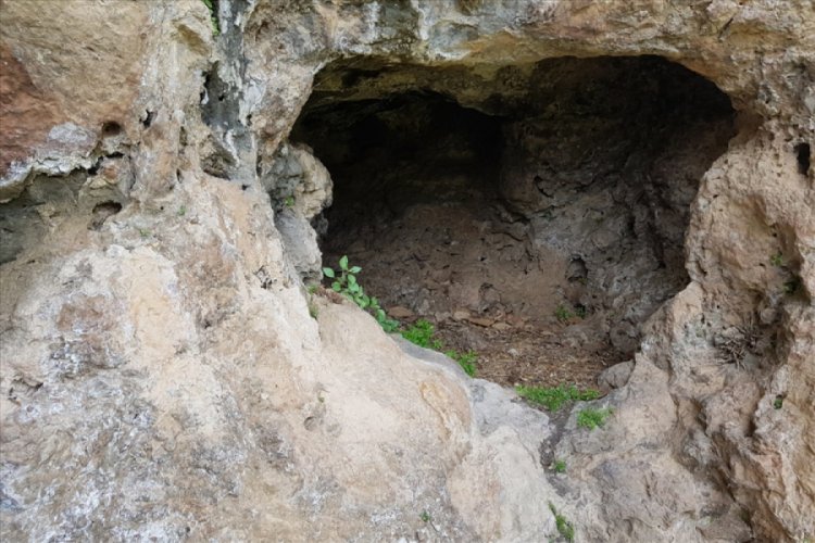Hakkari'de PKK'ya ait m&uuml;himmat ve yaşam malzemeleri imha edildi