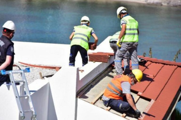 Ekipler yıkım i&ccedil;in Yılmaz &Ouml;zdil'in villasında!